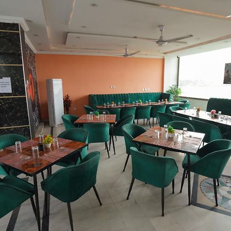 Hotel Orange One Лахор Экстерьер фото